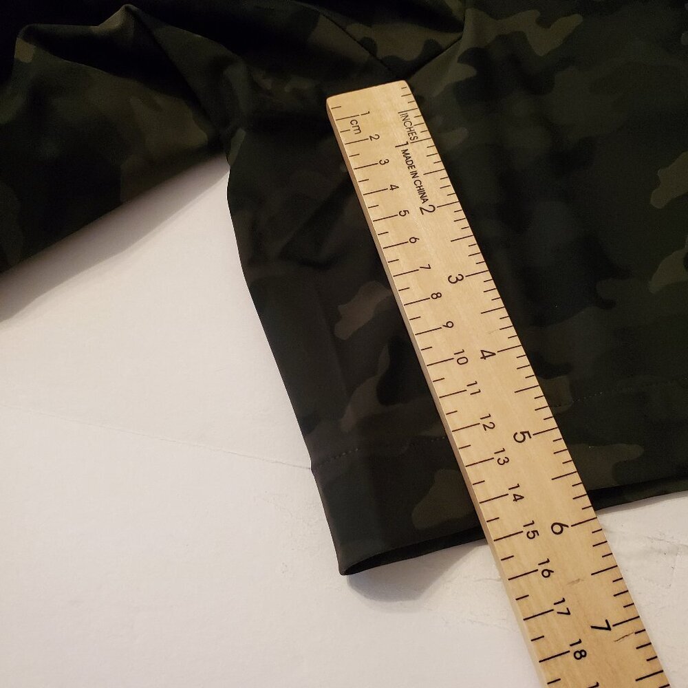 NWT SPANX Sunshine Green Camo Women's Shorts Shape-Up, Size L/12 - Picture 9 of 11
